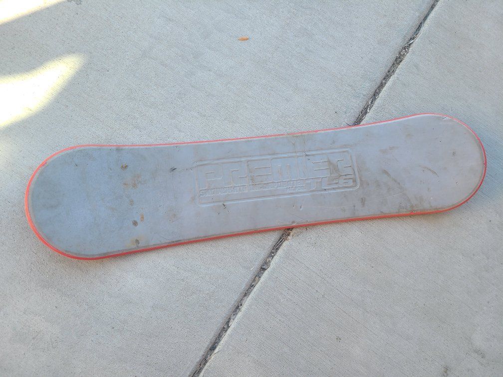 snowskate - snowboard meet skateboard