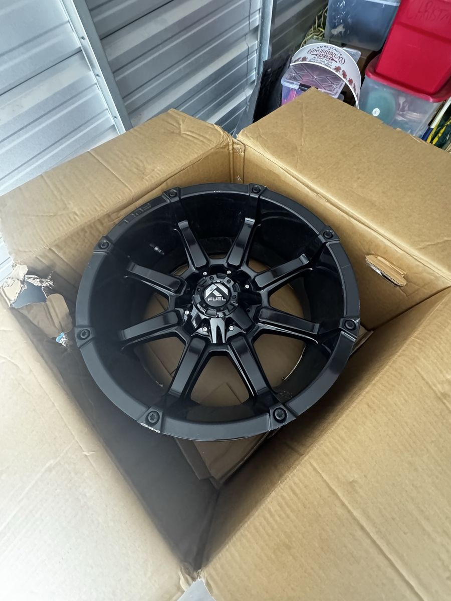 4 Fuel 20x10 dodge 5lug wheels and 2 tires