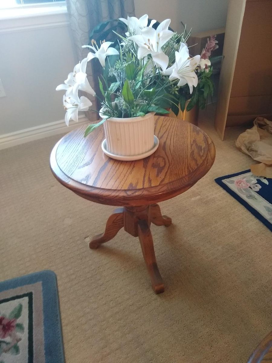 Round Wood Pedestal Accent Table - Rustic Oak Finish, Good Condition