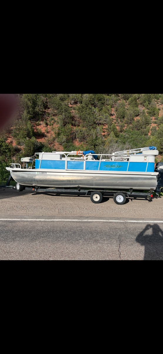 2001 Odessey Millennium 21’ Pontoon Boat