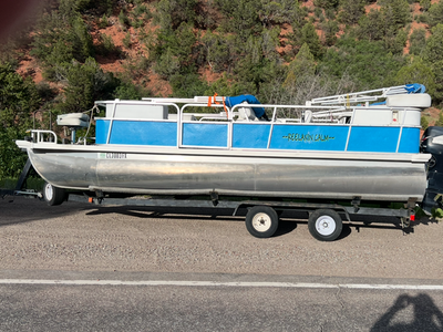 2001 Odessey Millennium 21’ Pontoon Boat