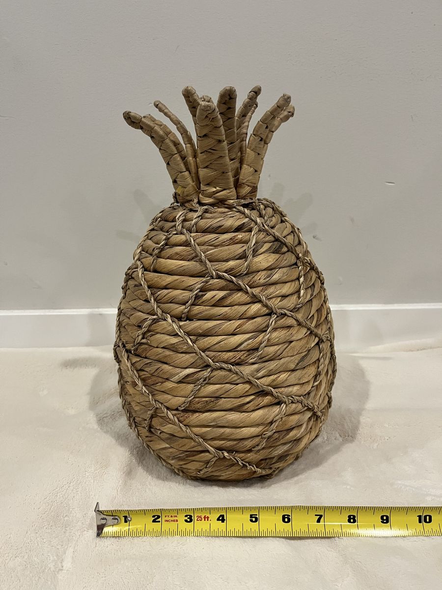 Pottery Barn Woven Natural Seagrass Pineapple Tabletop Sculpture 13.5" Accent Decor