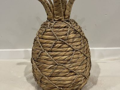 Pottery Barn Woven Natural Seagrass Pineapple Tabletop Sculpture 13.5" Accent Decor