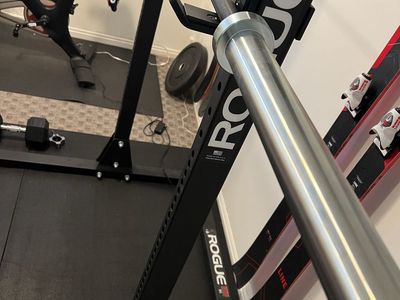 Rogue barbell, squat rack, bumper plates