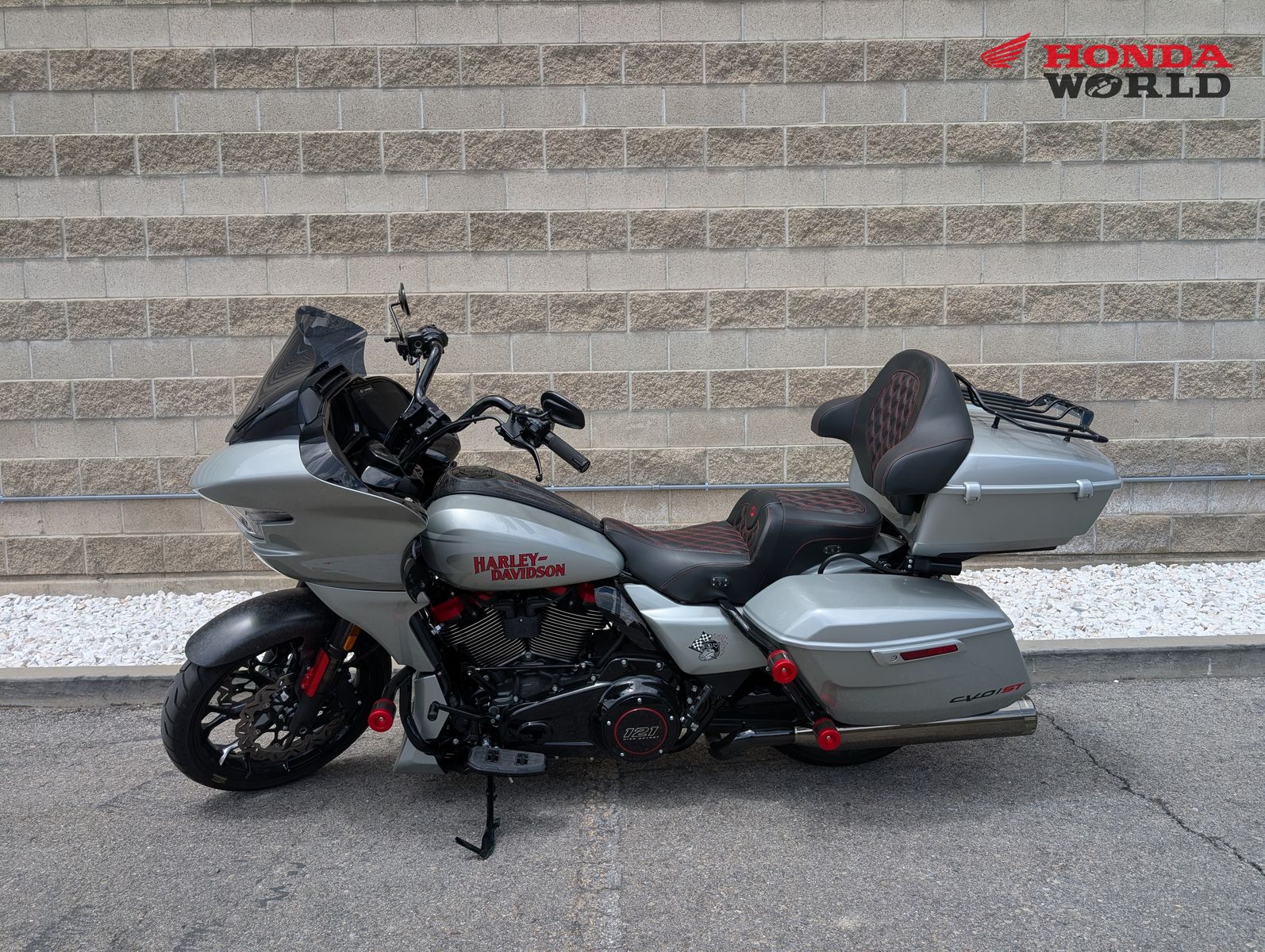 2025 Harley-Davidson® FLTRXSTSE