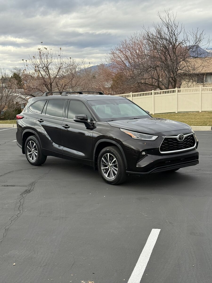 2021 Toyota Highlander LE