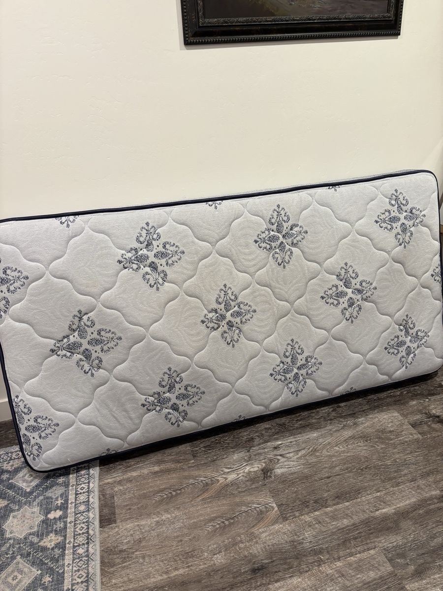 Twin Mattress/Clean Condition