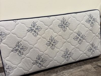 Twin Mattress/Clean Condition