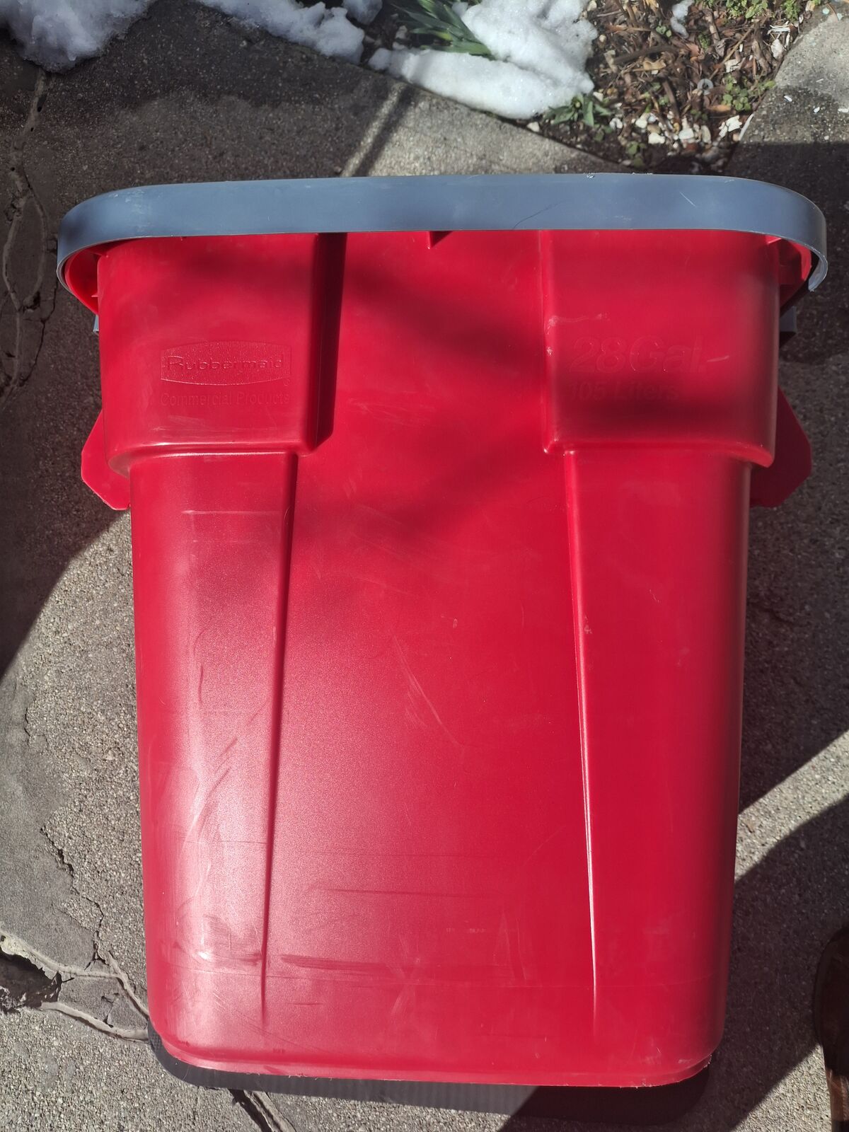 Storage Bin Rubbermaid 28 Gallon