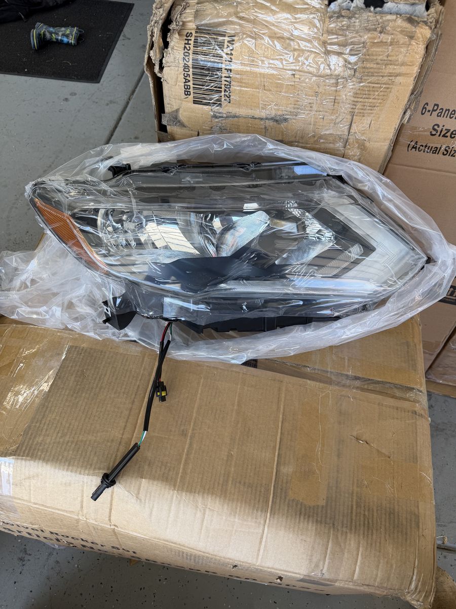 New Nissan Rogue Headlights (Pair) – 2017-2020