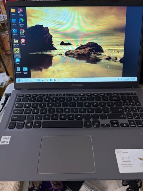 Asus Vivobook 15. i3 10 Gen. 12 RAM. 256NVMe.