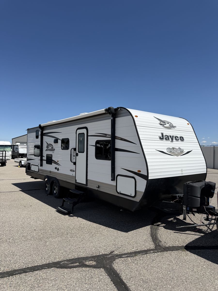 2018 Jayco Jay Flight 267BHSW – Bunkhouse Travel Trailer – Sway Bar – New Battery –