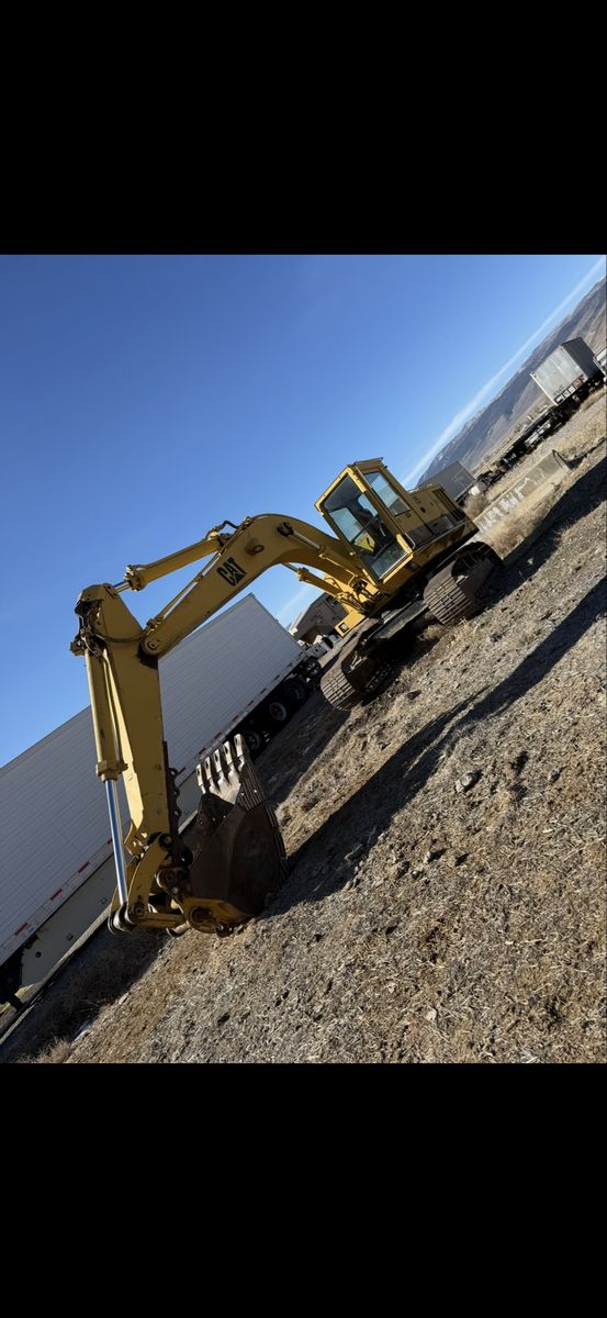 1986 225 CAT Excavator