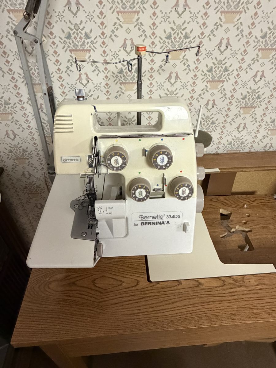 Bernette 334DS for BERNINA Electronic Serger / Overlock Sewing Machine $350 cash/venmo 