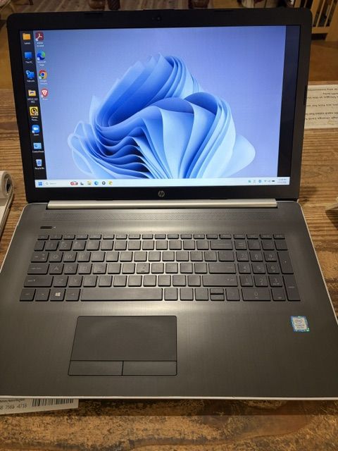 HP 17.  Athlon Gold. 12 RAM. 500 NVMe.