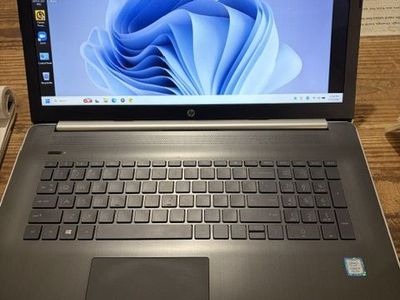 HP 17. Athlon Gold. 12 RAM. 500 NVMe.