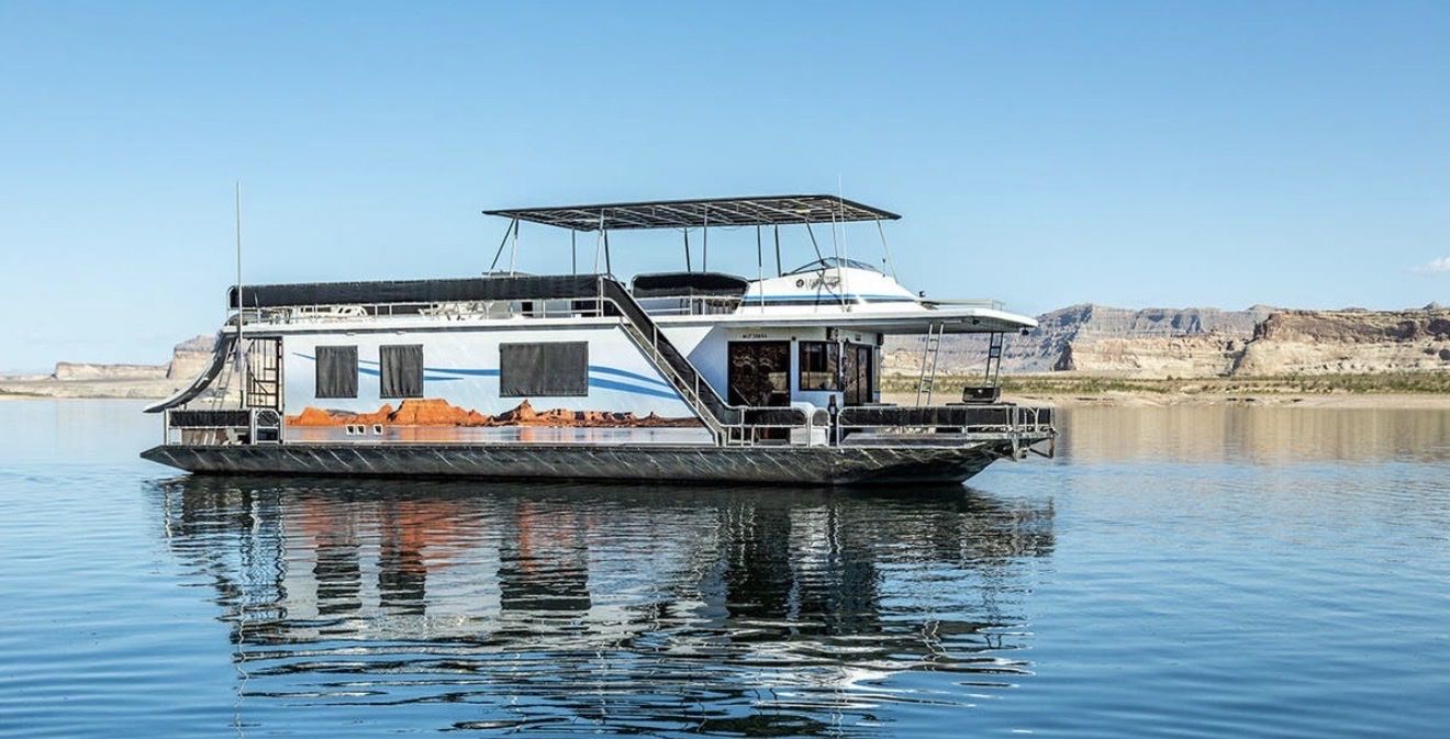 Discounted!! Lake Powell houseboat rental week 9/12/26-9/18/26