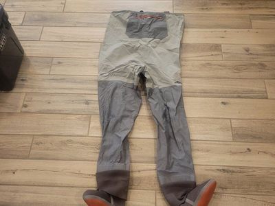 Simms Fishing Products Waders Men's Size XL Gray Nylon Neoprene