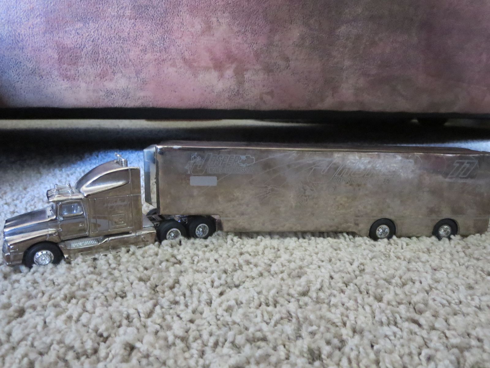 Road champs Die cast semi truck engines & transmissions