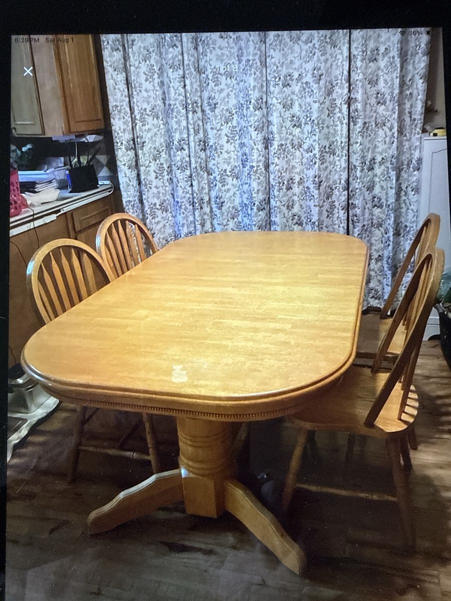 Wooden Pedestal Dining Table with 4 Windsor Chairs Set