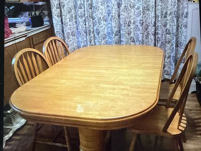 Wooden Pedestal Dining Table with 4 Windsor Chairs Set