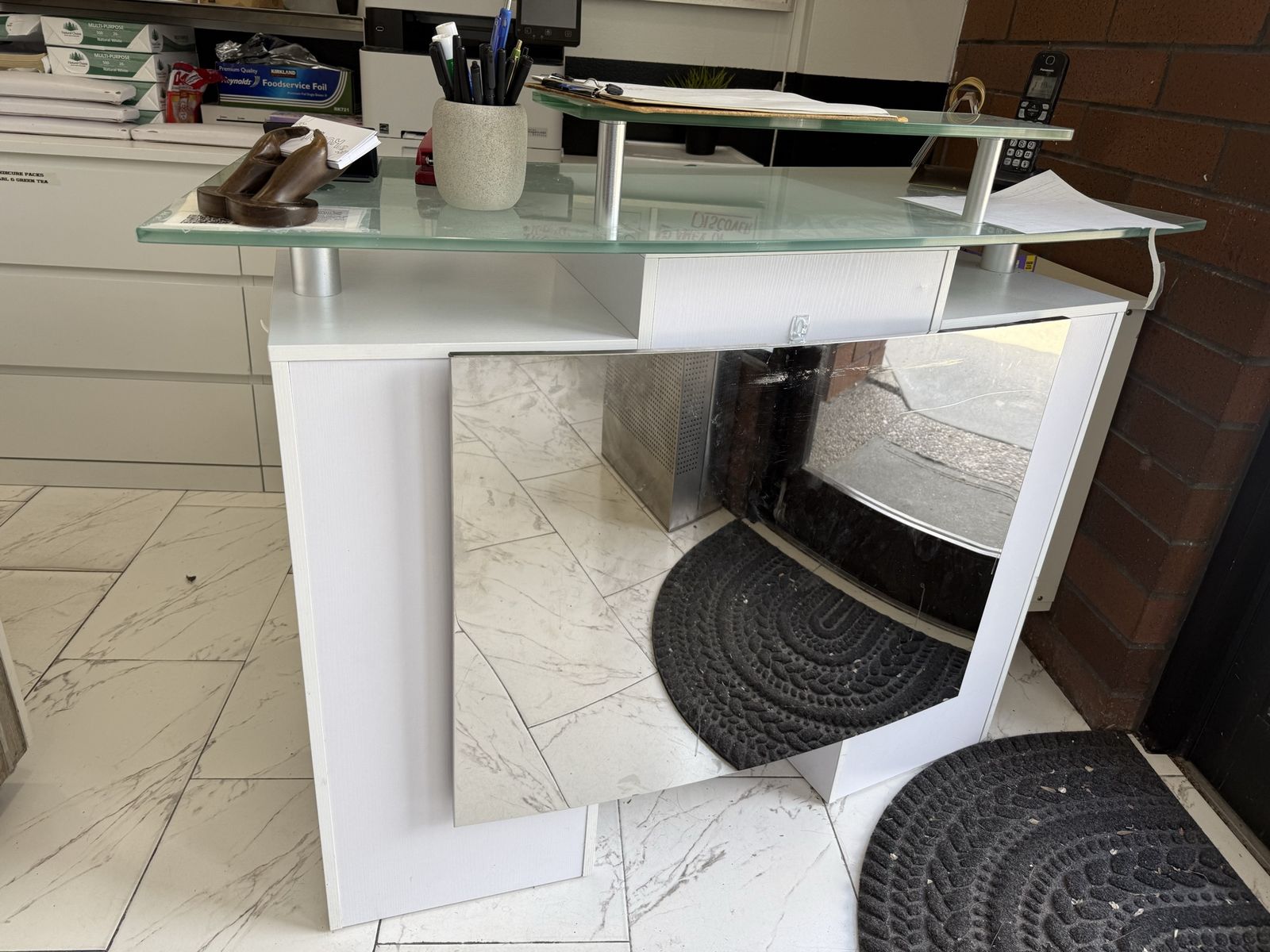 Receptionist table for sale