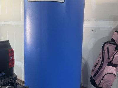260 Gallon Sure Water Vertical Water Storage Tank – Excellent Condition