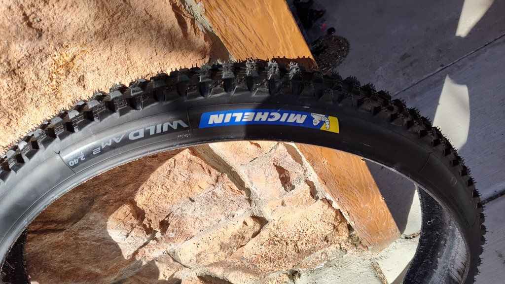 New Takeoff Michelin Wild AM2 29x2.40 Tire