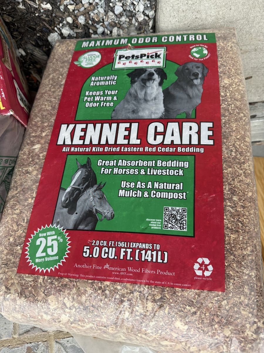 PetsPick Kennel Care All Natural Kiln Dried Eastern Red Cedar Bedding 5.0 cu ft