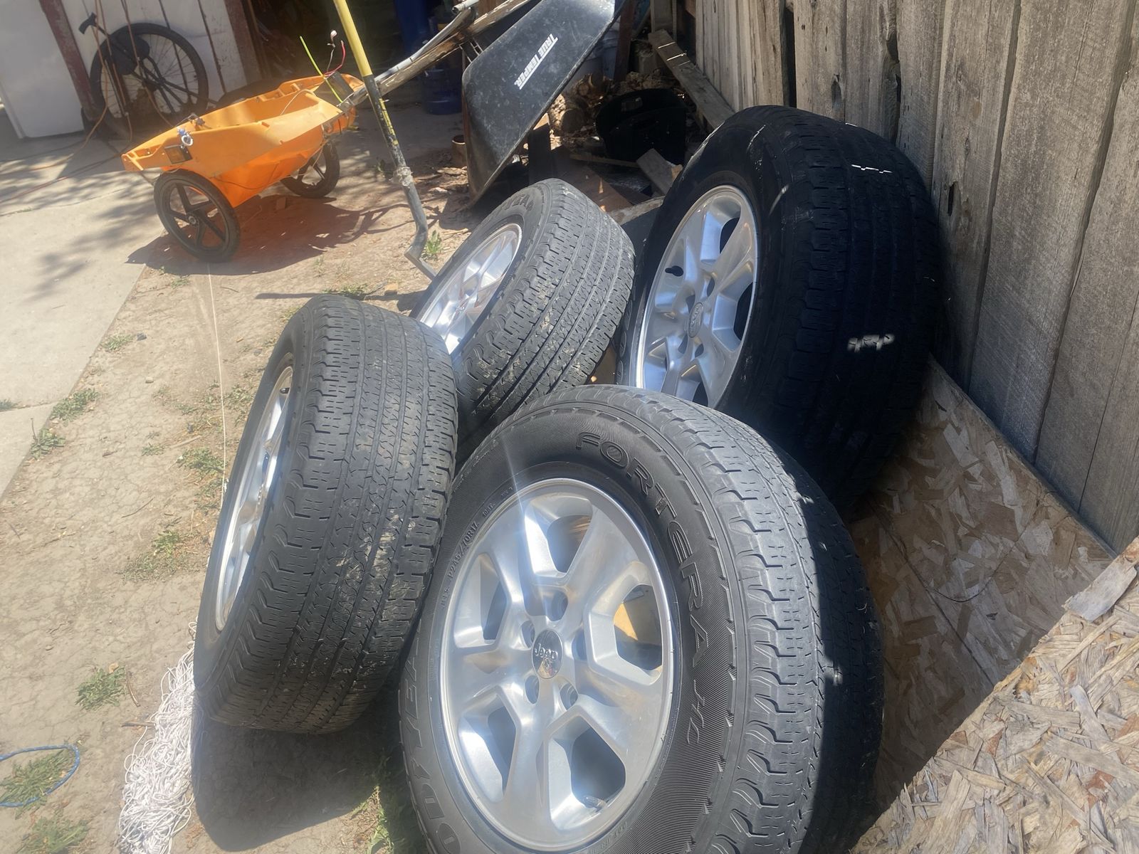 Tires and rims  245- 70 R 17