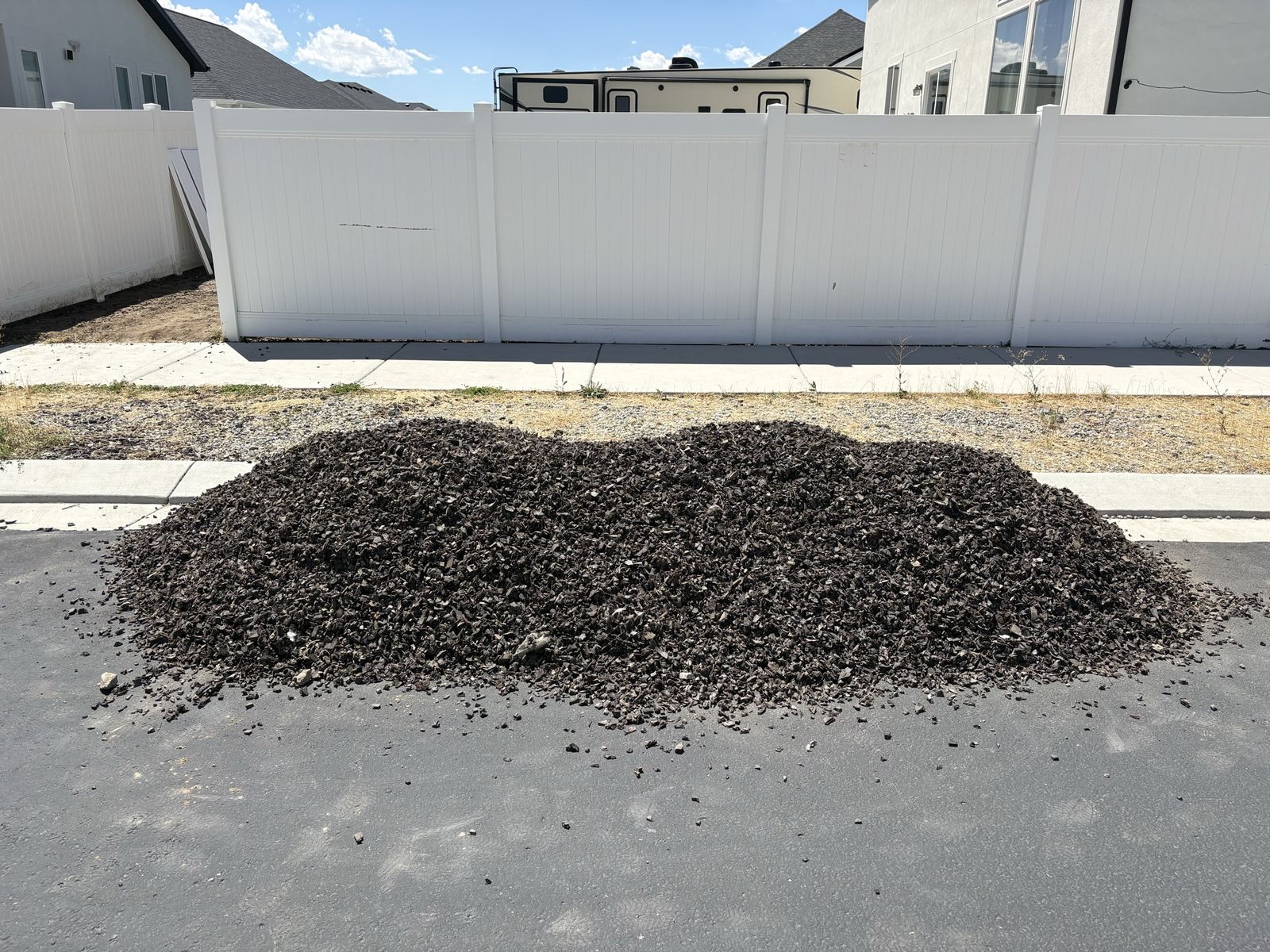Brown rubber mulch