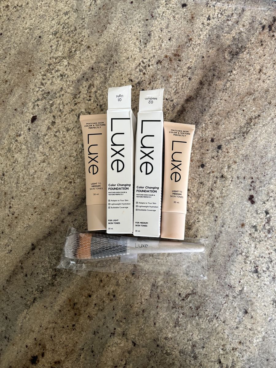 Luxe Color Changing Foundation Set with Makeup Brush - Light 01 & Medium 02