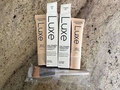 Luxe Color Changing Foundation Set with Makeup Brush - Light 01 & Medium 02