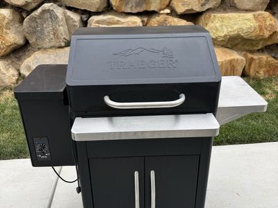 Traeger Silverton 620 Pellet Grill - Costco Model - Clean, Ready to Use Smoker