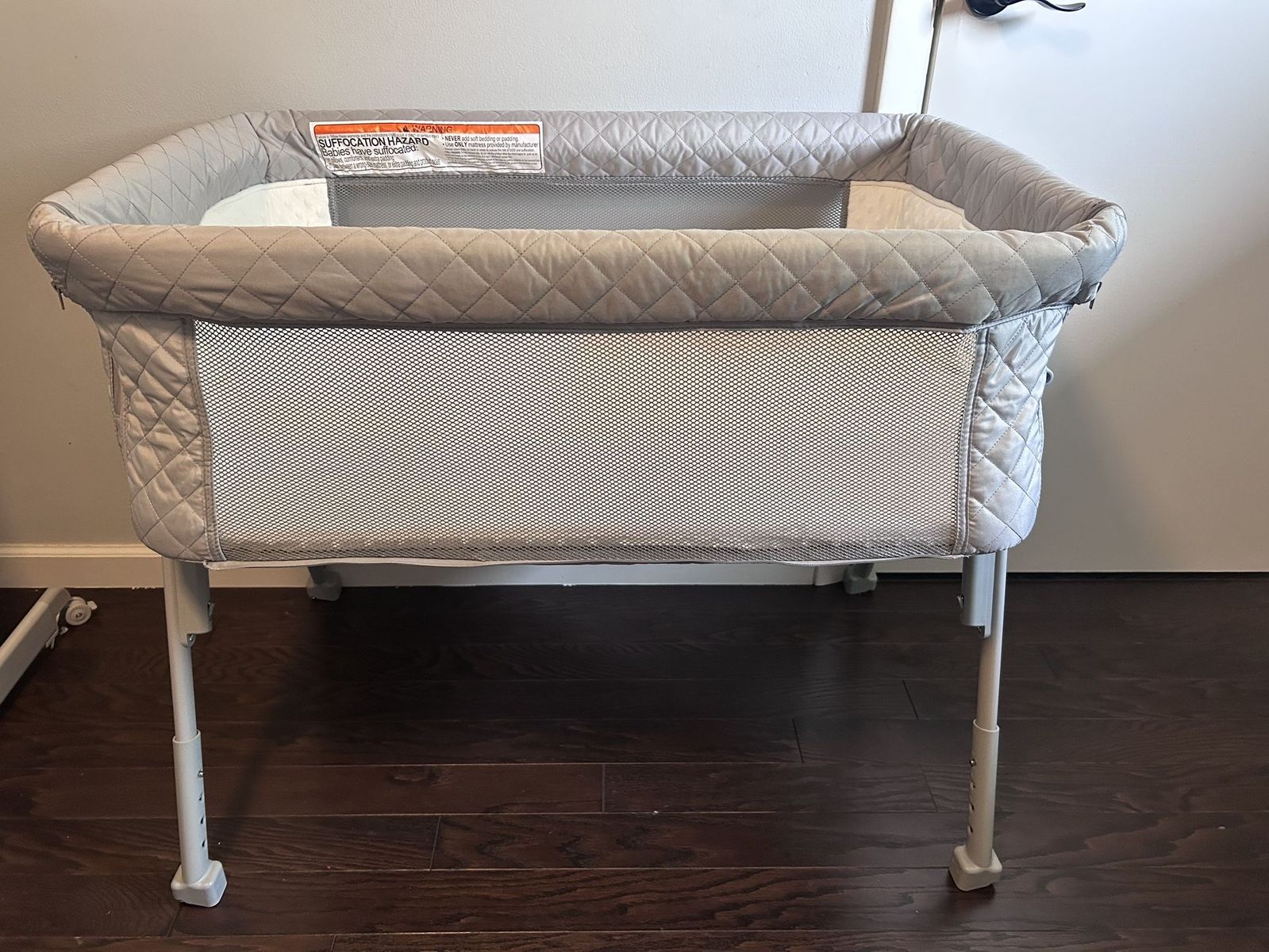 Bedside Bassinet Co-Sleeper with Auto-Lock Wheels - Gray