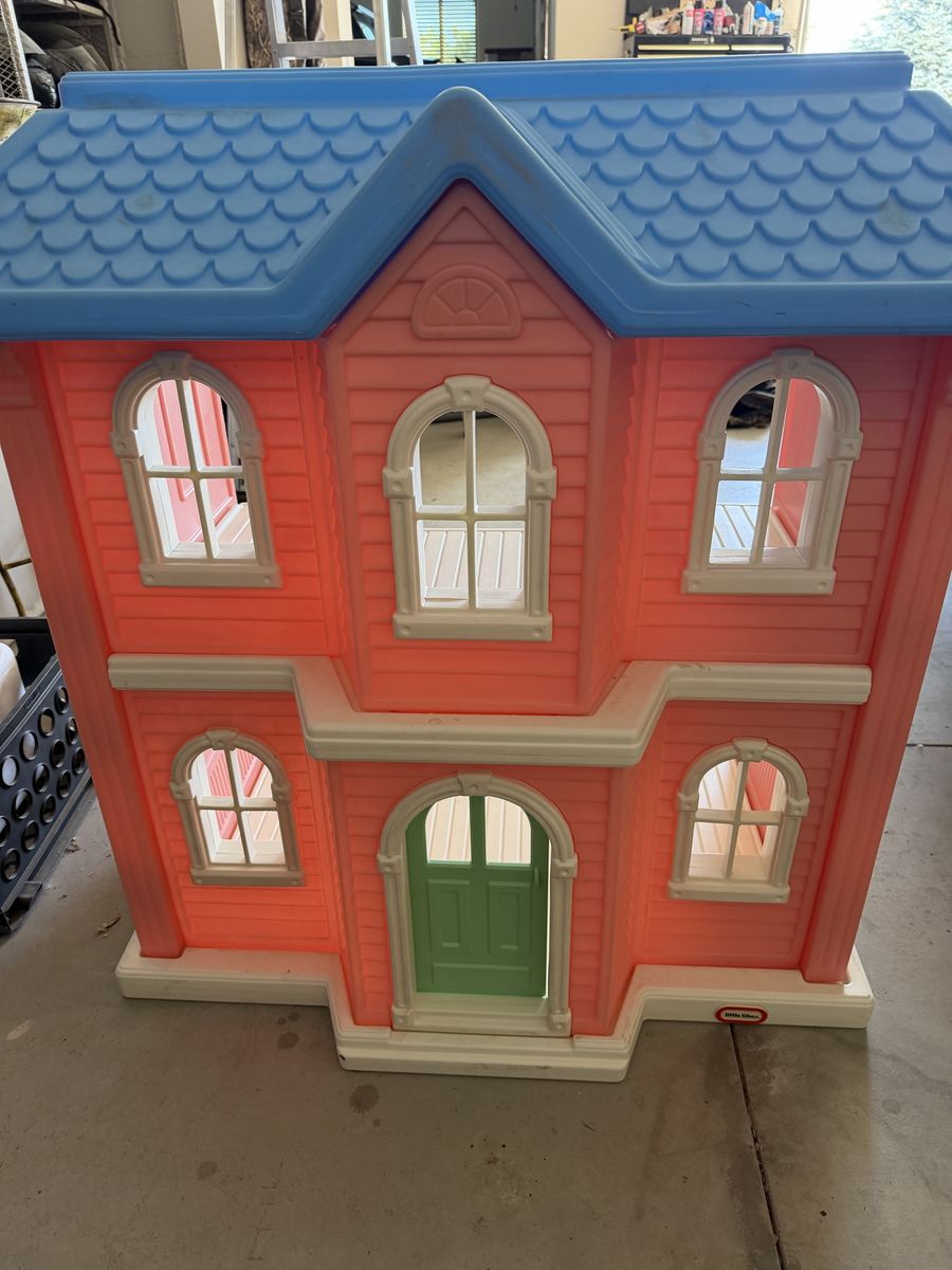 Little tykes doll house