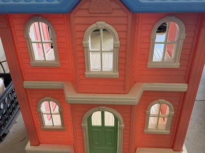 Little tykes doll house