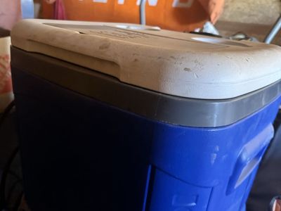 Igloo ICE CUBE Rolling Cooler - Blue/White with Wheels & Handles - 60QT Capacity