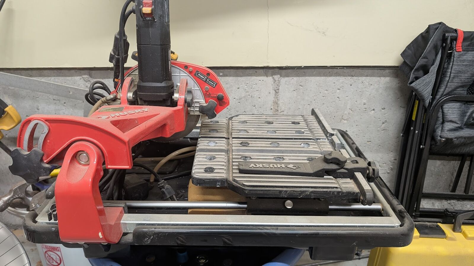 Husky THD950L 7-in Wet Tile Saw, Portable with Stand