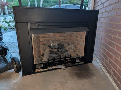 Gas fireplace insert