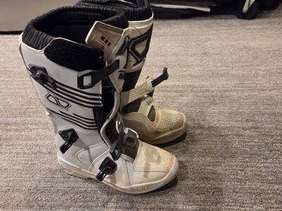 MSR Youth Motorcycle Boots - Size 6