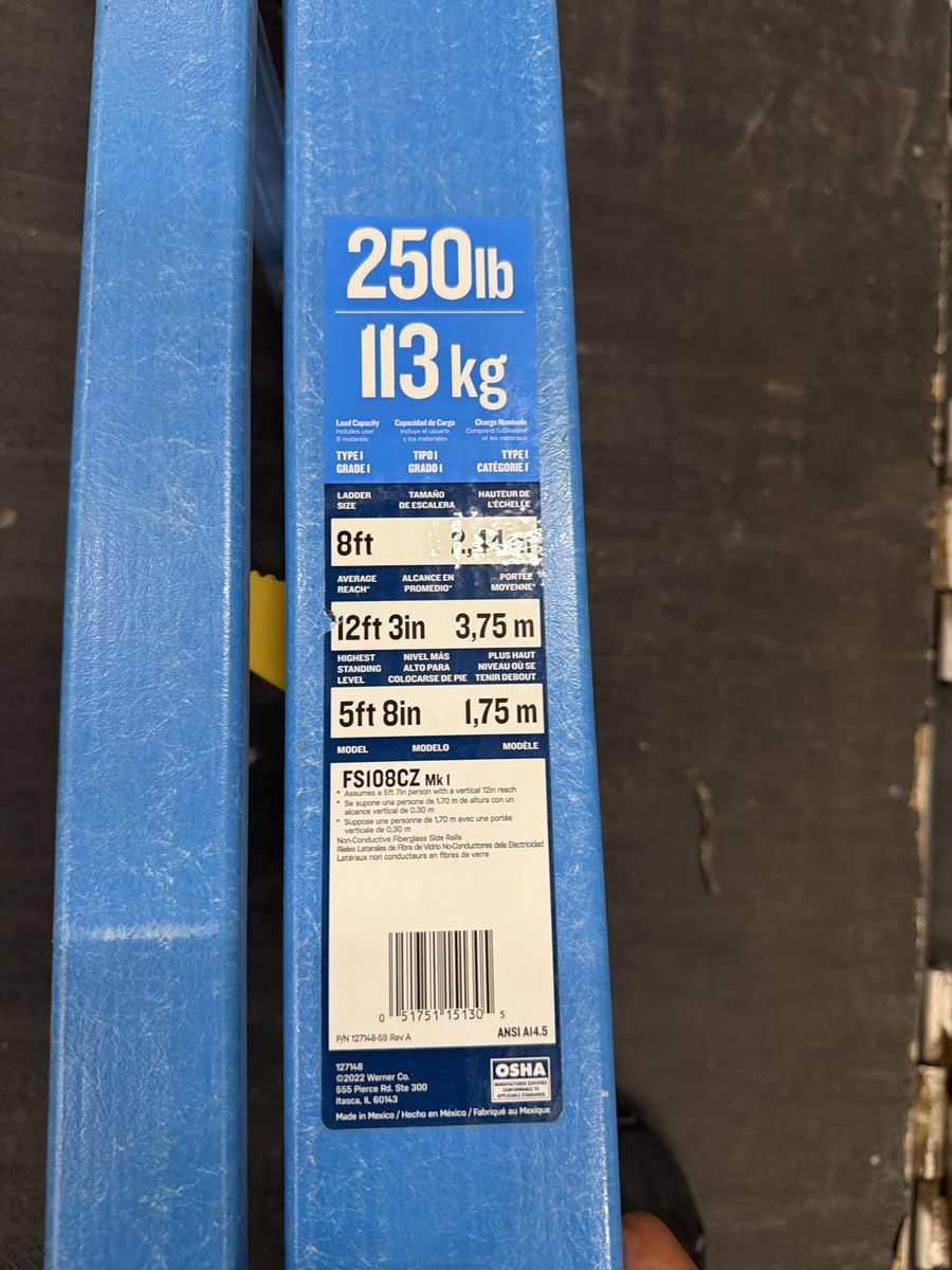 Werner FSI08CZ 8ft Fiberglass Step Ladder 250lb Capacity Type I. Brand New