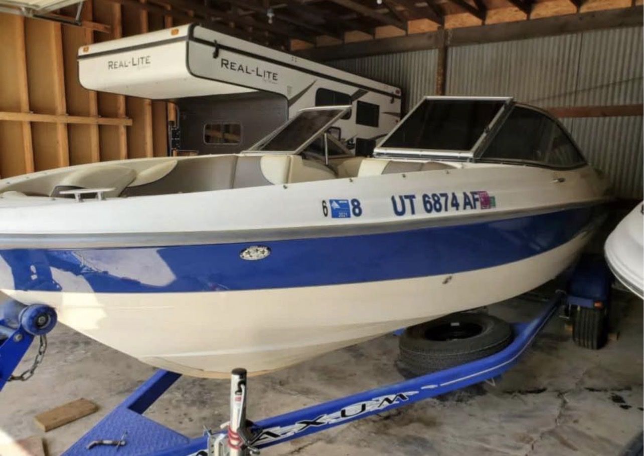 2006 Maxum 2000 SR3 Open Bow Cruiser – Mercury 5.0