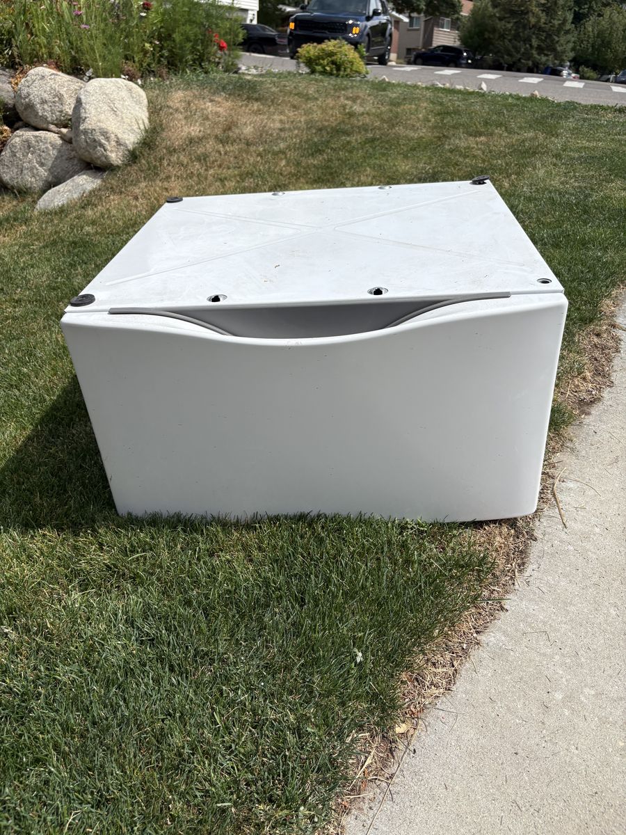 Free- Maytag- washer or dryer pedestal