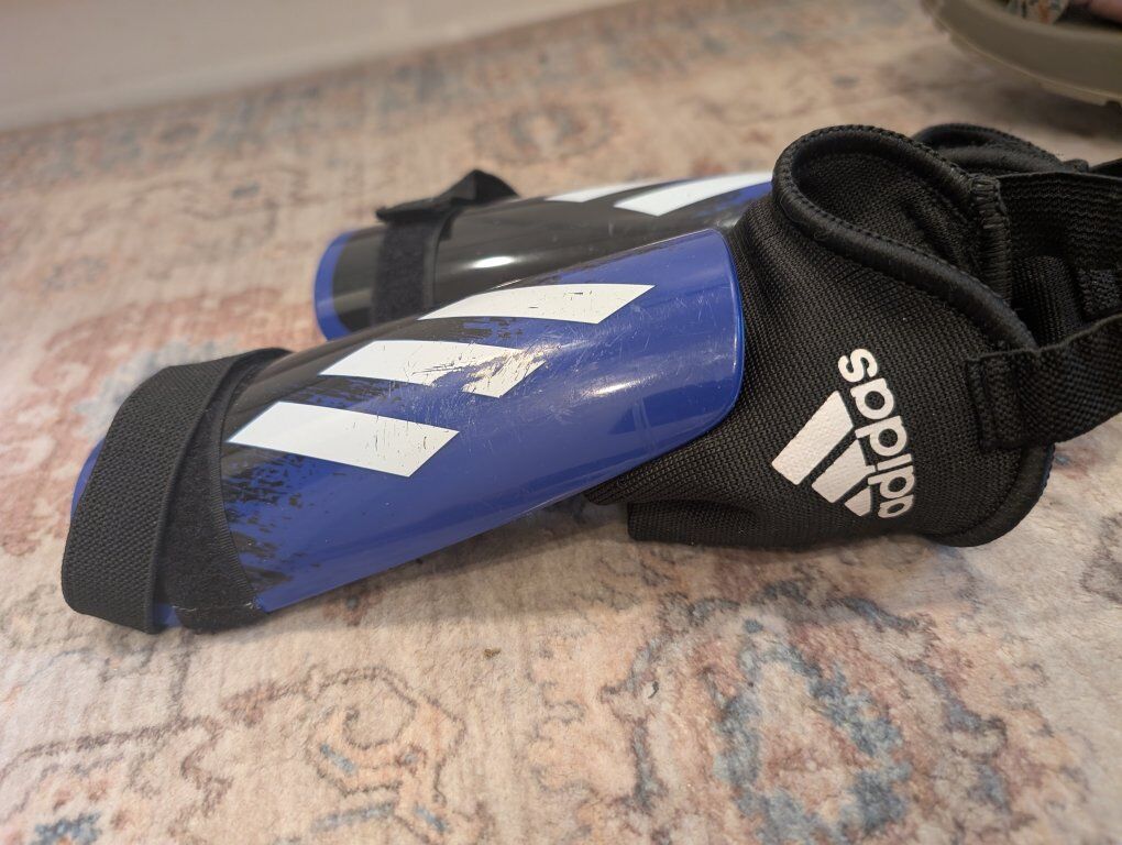 Soccer shin guards Adidas M