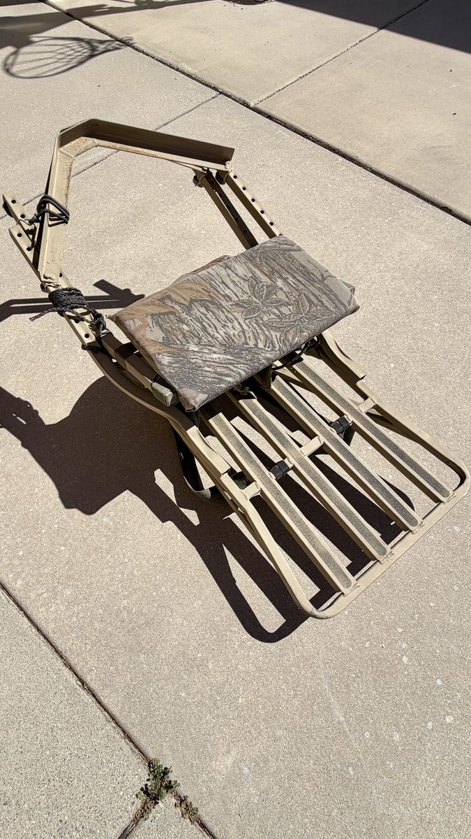 Summit Saber Steel Treestand - Treestand with Camo Seat and Instruction Booklet