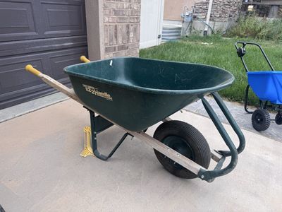 Wheelbarrow handles 6 cubic feet