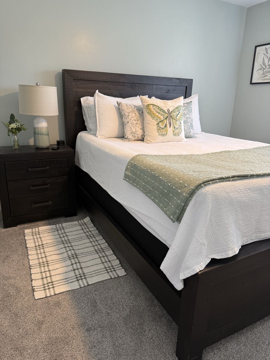Queen size bed and furniture for sale