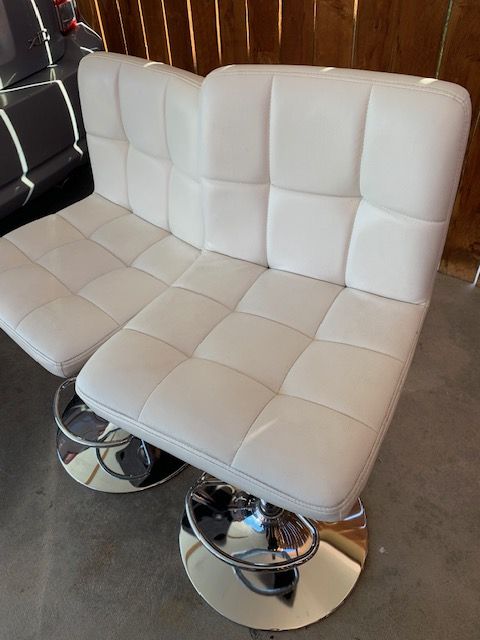 2 White barstools