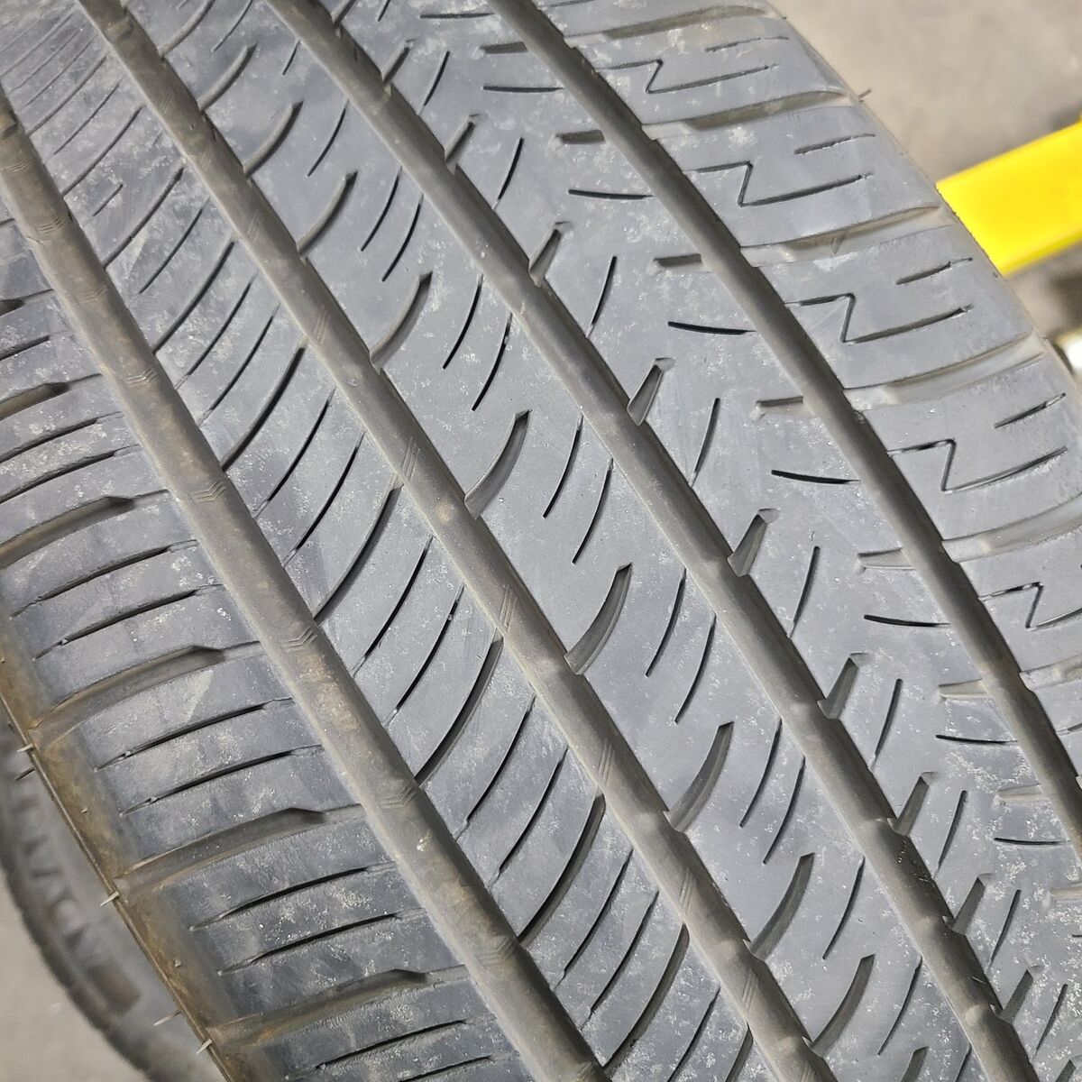 235/40ZR19 TWO TIRES ADVANTA HPZ-02